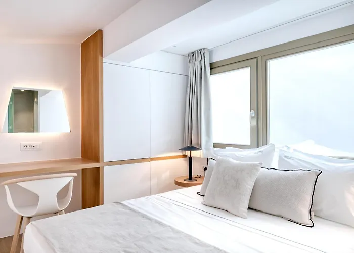 Panormos Bay Luxury מלון